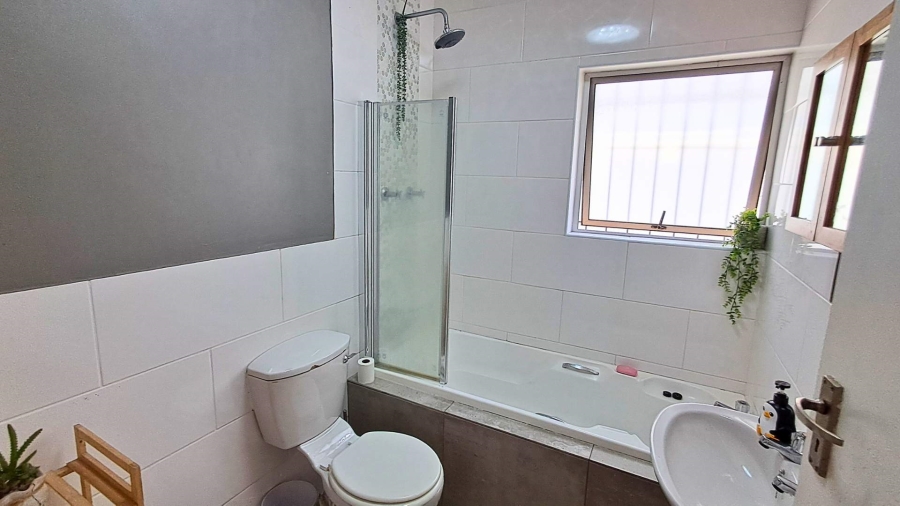 3 Bedroom Property for Sale in De Oude Spruit Western Cape